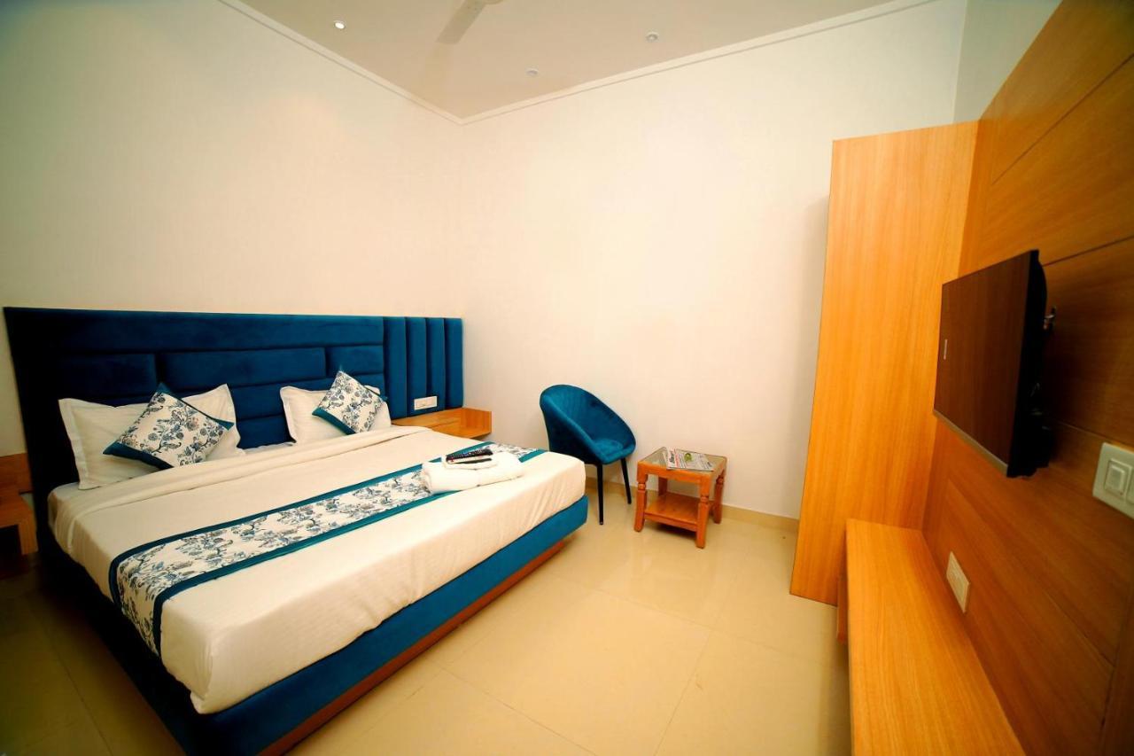 Hotel Diamond View Amritsar Exteriör bild