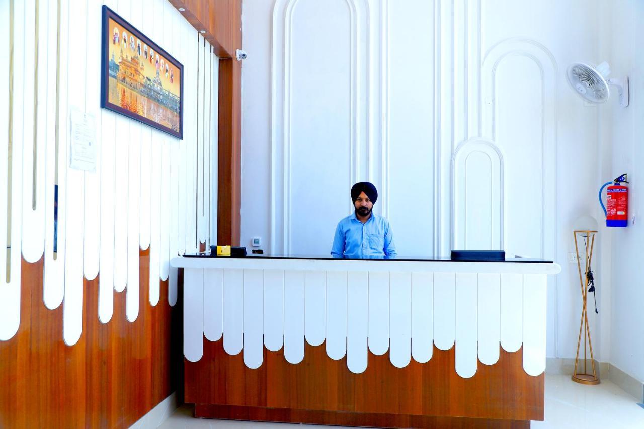 Hotel Diamond View Amritsar Exteriör bild